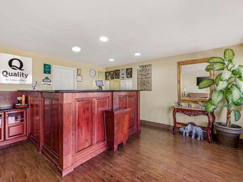 Quality Inn Paris image