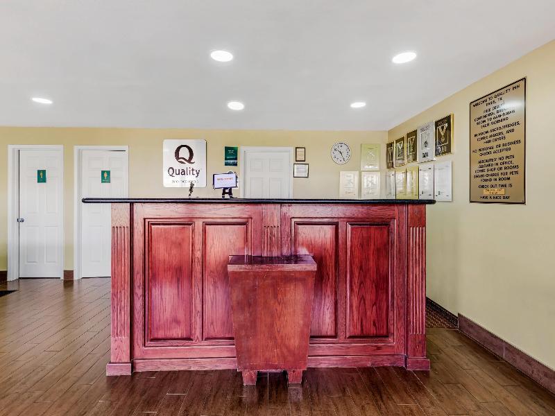 Quality Inn Paris image