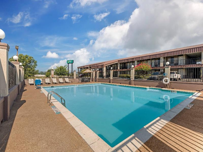 Quality Inn Paris image