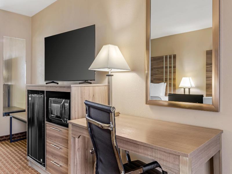 Quality Inn Paris image