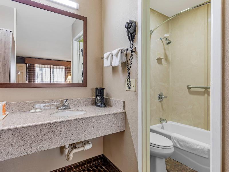 Quality Inn Paris image