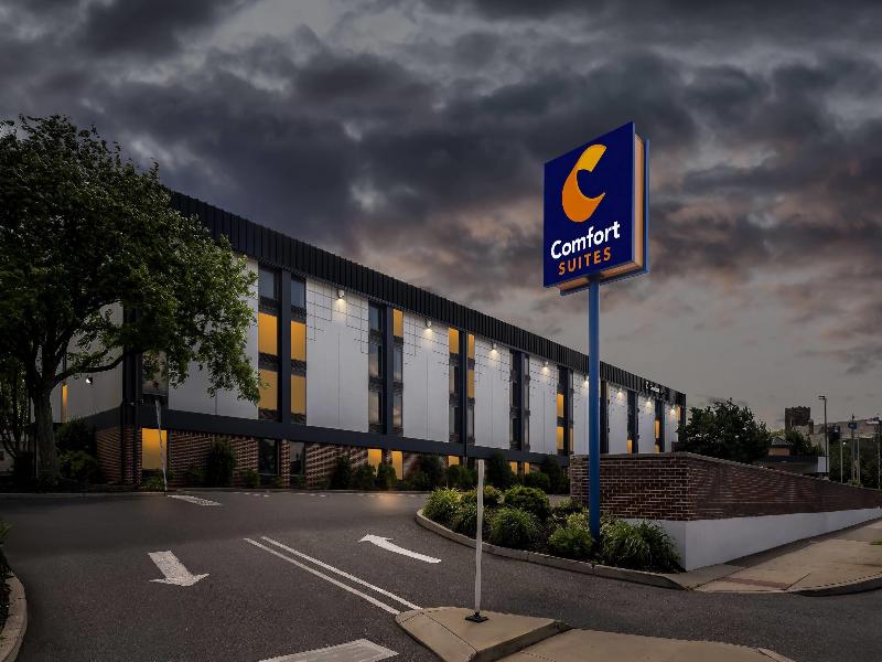 Comfort Suites Bethlehem Near Lehigh University image
