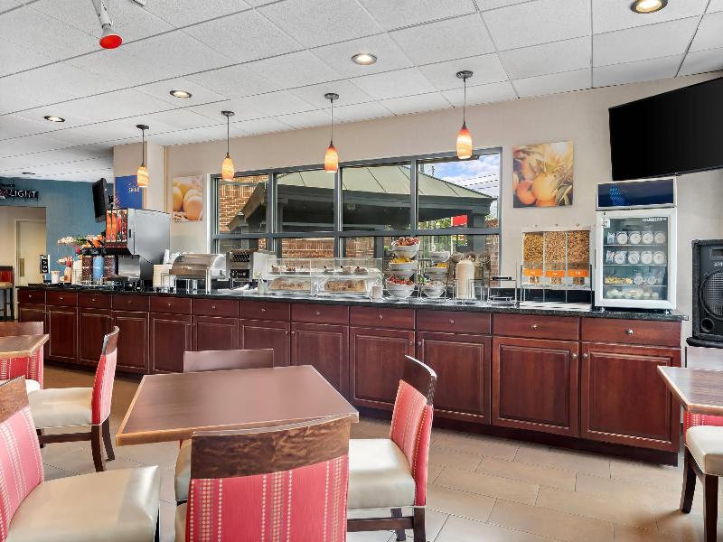 Comfort Suites Bethlehem Near Lehigh University image