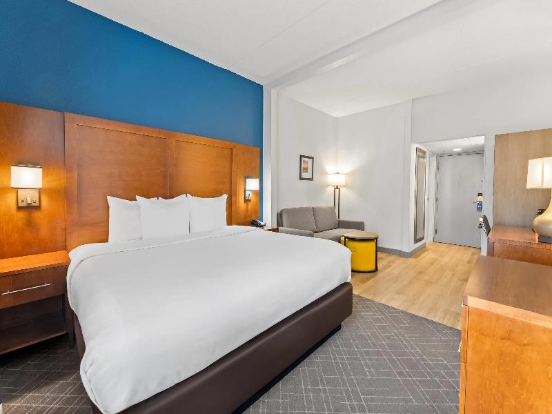 Comfort Suites Bethlehem Near Lehigh University image