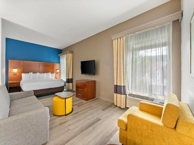 Comfort Suites Bethlehem Near Lehigh University image