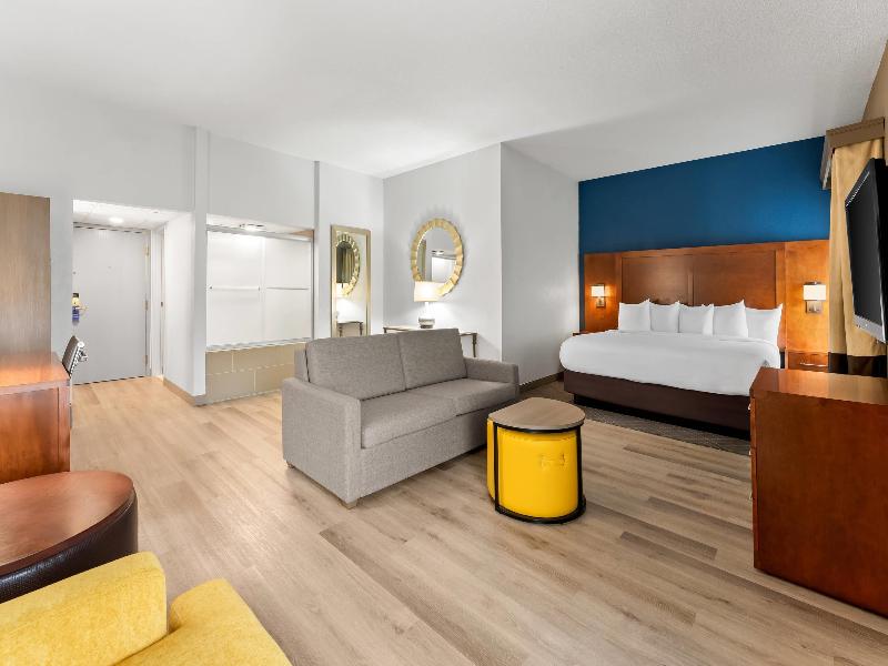 Comfort Suites Bethlehem Near Lehigh University image