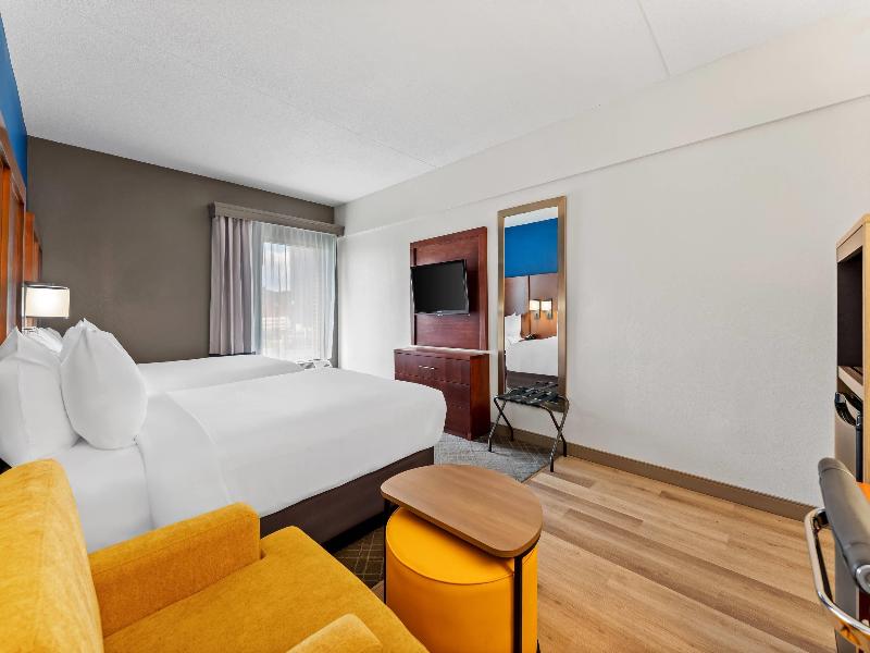 Comfort Suites Bethlehem Near Lehigh University image