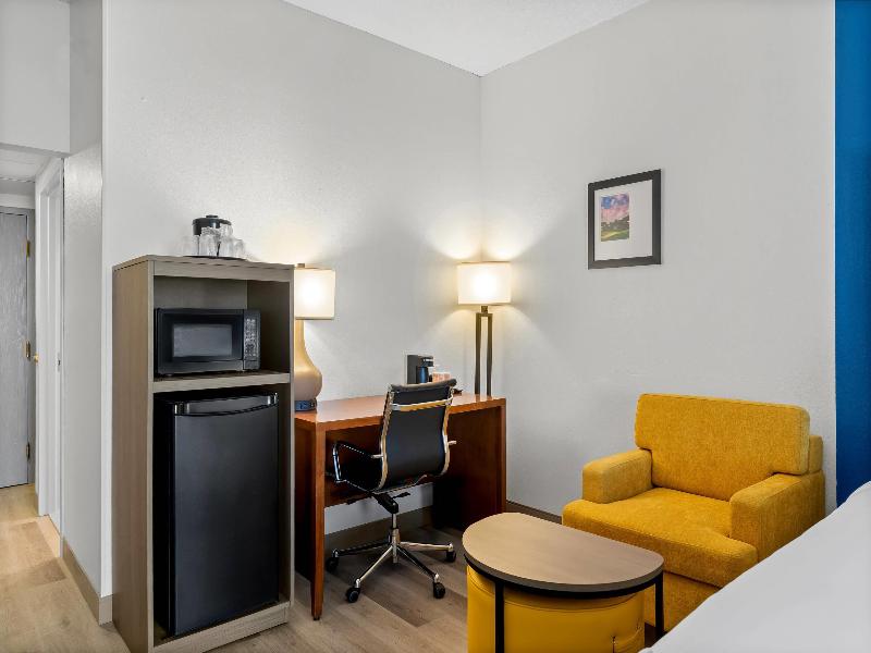 Comfort Suites Bethlehem Near Lehigh University image
