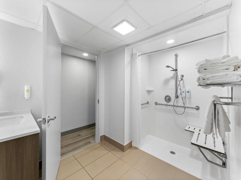 Comfort Suites Bethlehem Near Lehigh University image