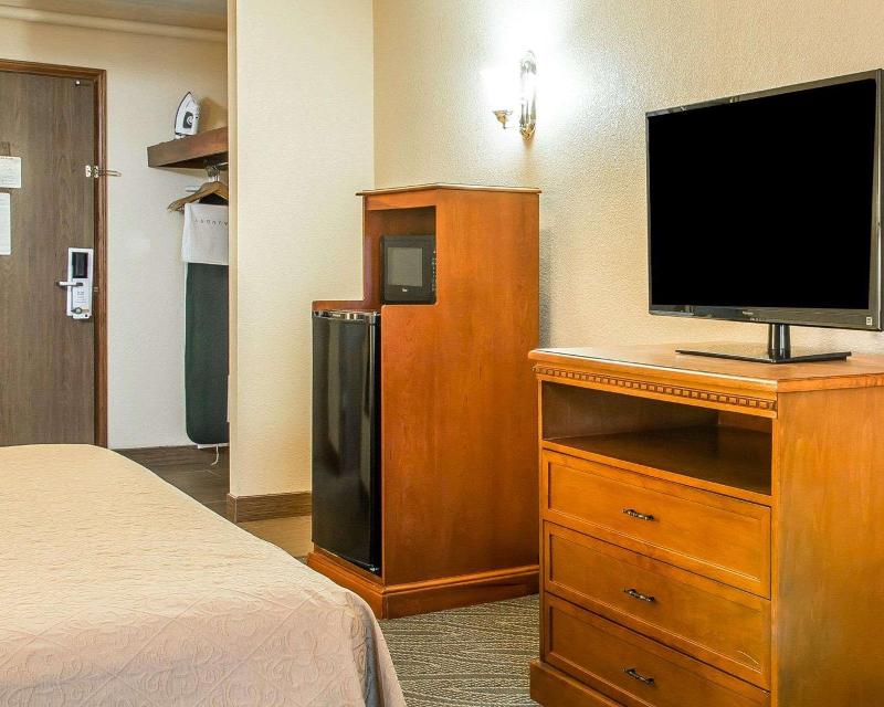 Quality Inn Gaylord Area image