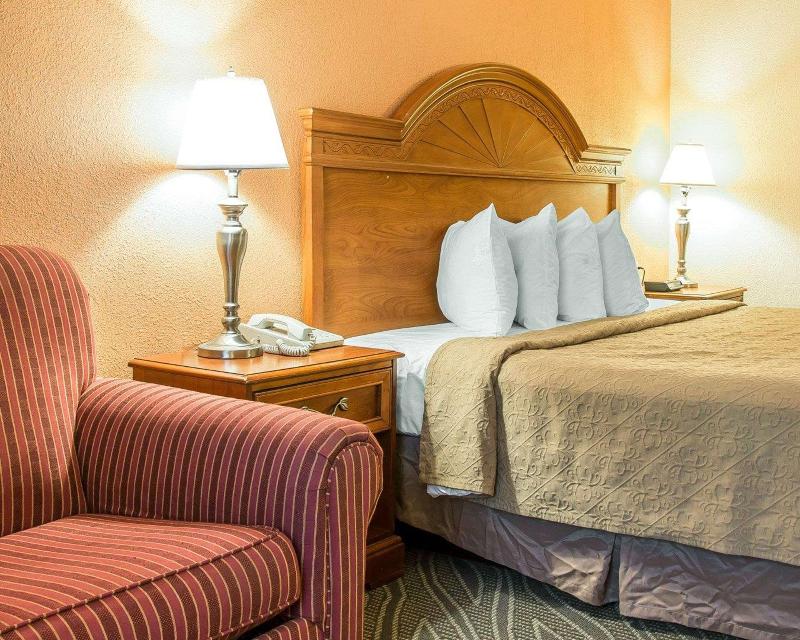 Quality Inn Gaylord Area image