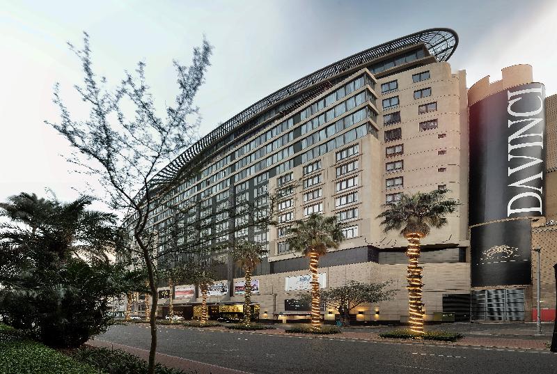DAVINCI Hotel & Suites on Nelson Mandela Square