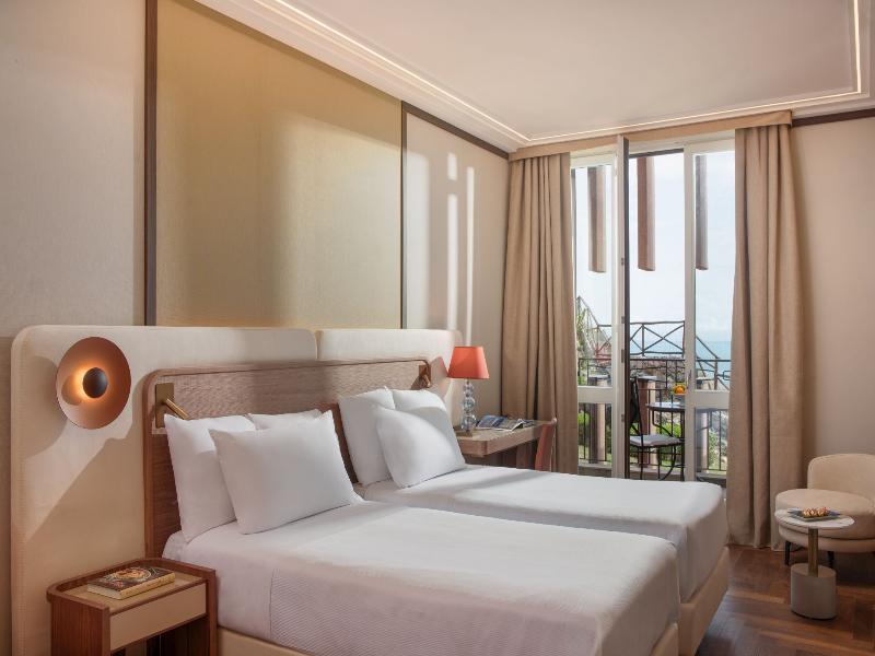 UNA HOTELS Capotaormina image