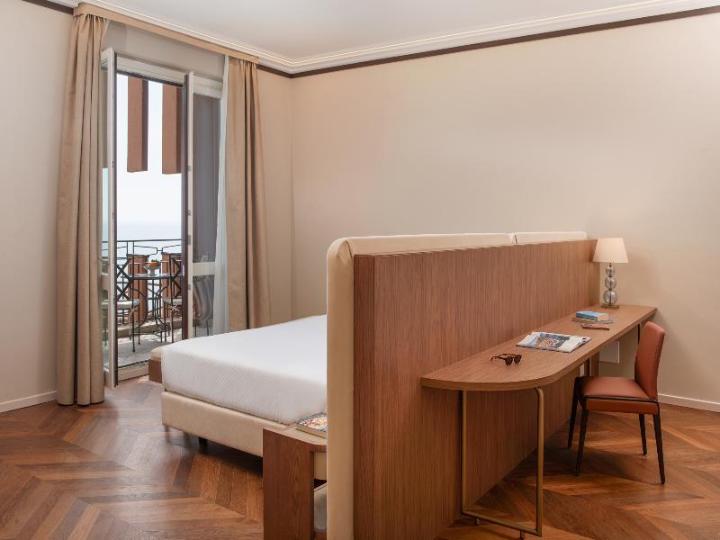 UNA HOTELS Capotaormina image