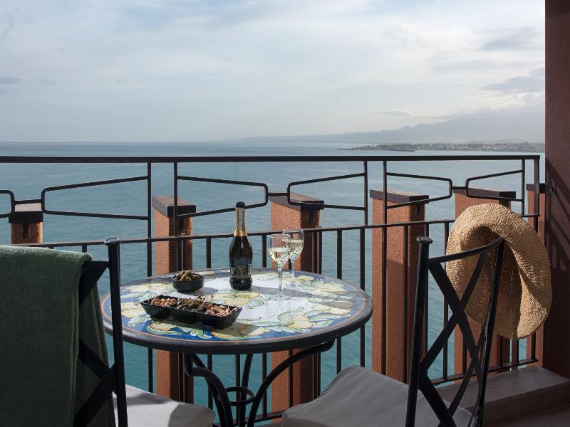 UNA HOTELS Capotaormina image