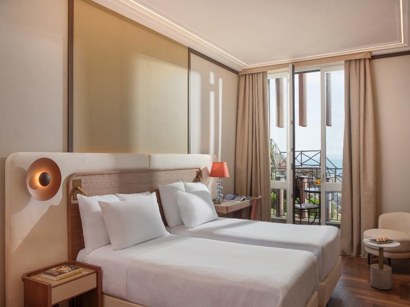 UNA HOTELS Capotaormina image