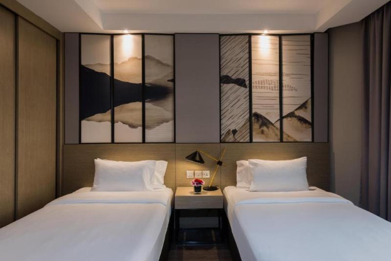 SUITE THREE BEDROOMS