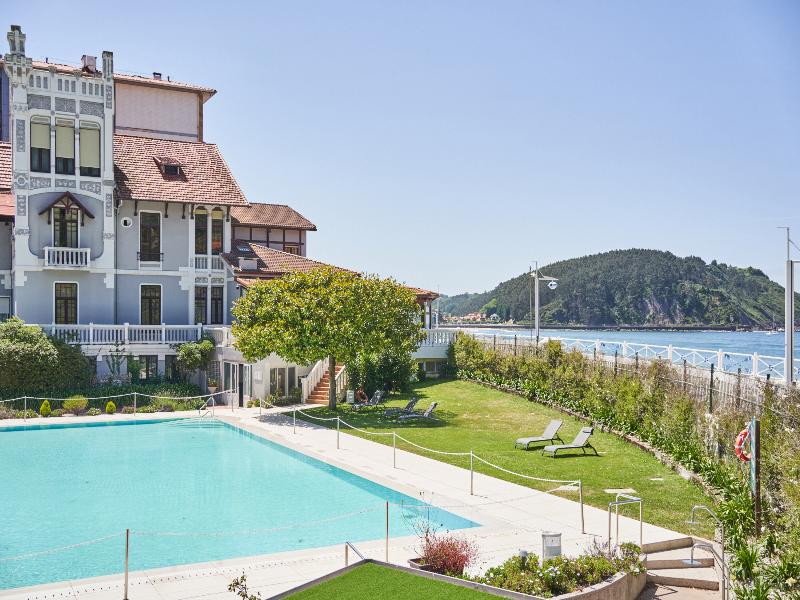 Silken Gran Hotel del Sella — exterior view