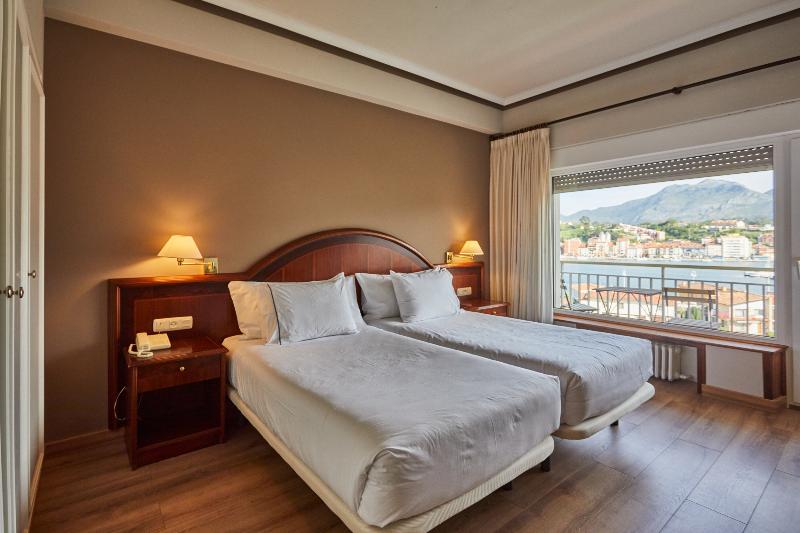Silken Gran Hotel del Sella image