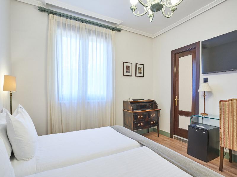 Silken Gran Hotel del Sella image