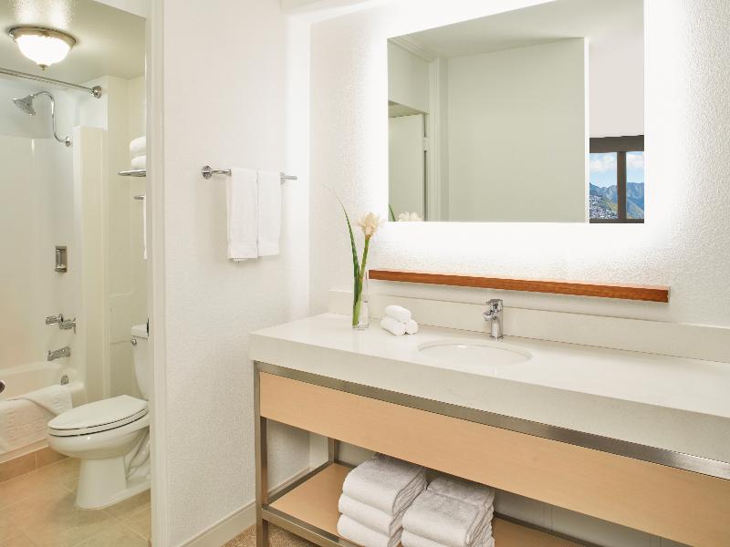Queen Kapiolani Hotel image