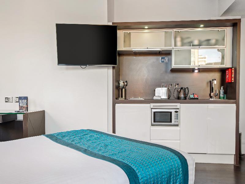 Roomzzz Manchester image