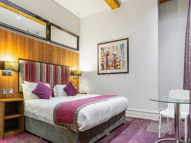 Roomzzz Manchester image