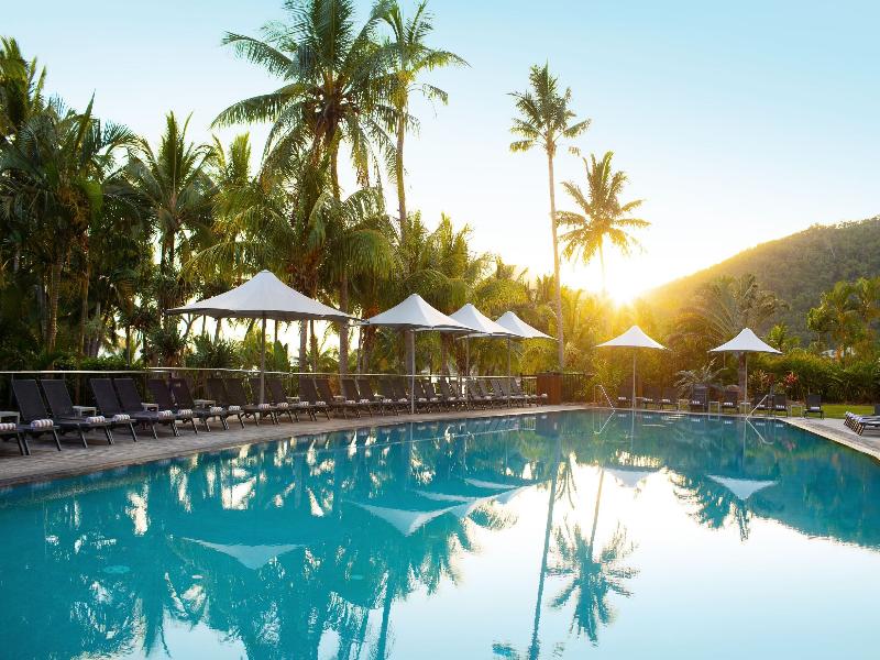 Reef View Hotel Hamilton Island — exterior view