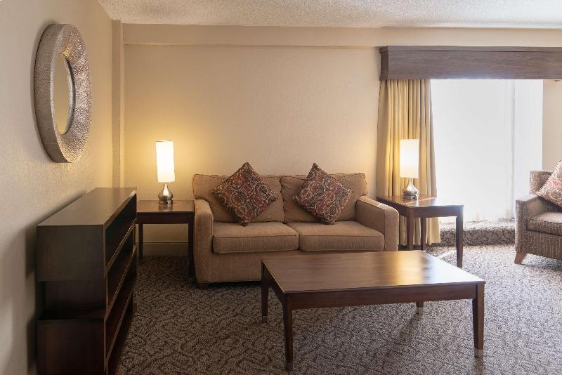 Doubletree By Hilton Hotel Norfolk Airport