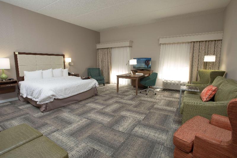 Hampton Inn & Suites Cincinnati-Union Centre
