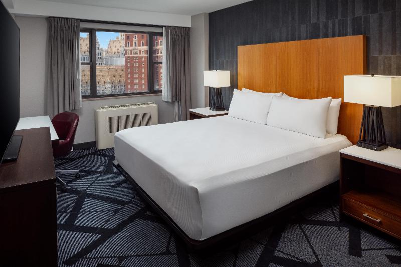 Doubletree By Hilton Pittsburgh Downtown image