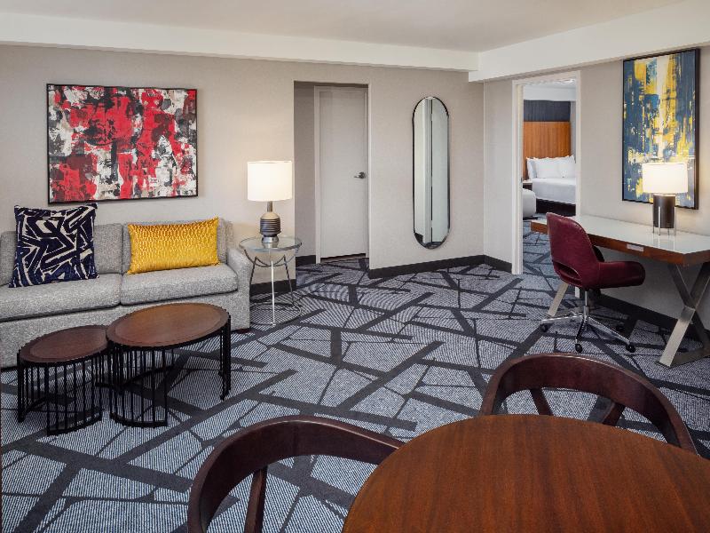 Doubletree By Hilton Pittsburgh Downtown image