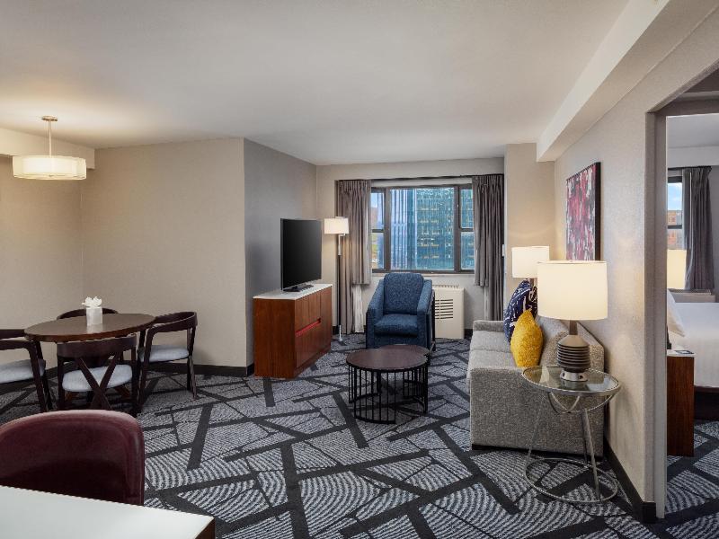 Doubletree By Hilton Pittsburgh Downtown image