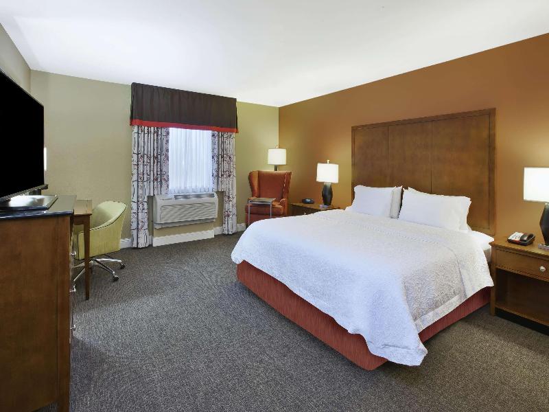 Hampton Inn & Suites Wichita Northeast image