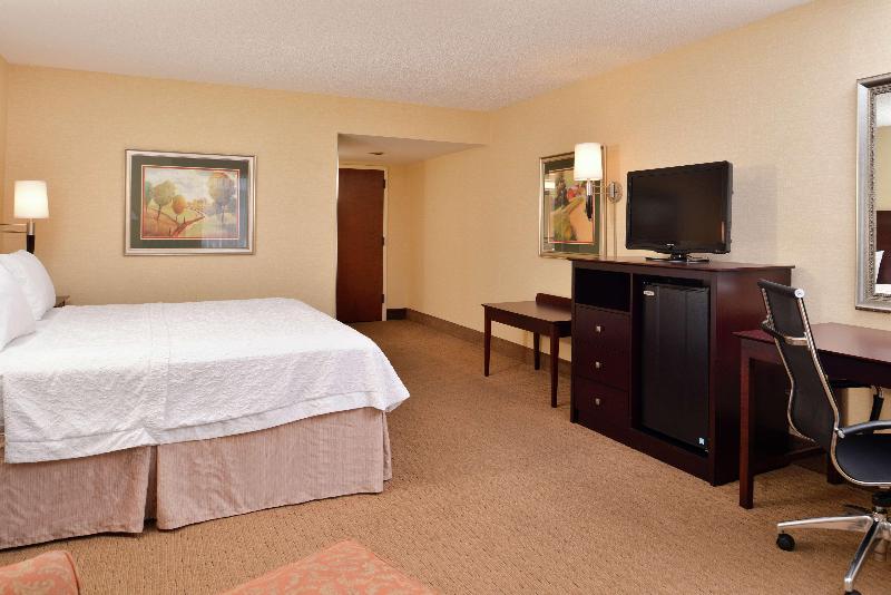 Hampton Inn Staunton image
