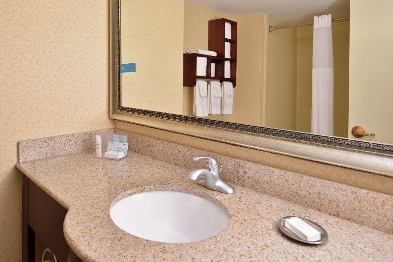 Hampton Inn Staunton image