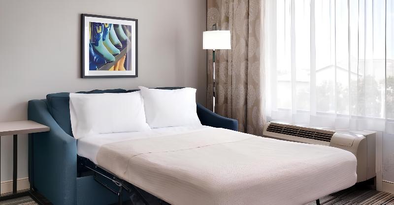 Hampton Inn & Suites Ft. Worth-Burleson image