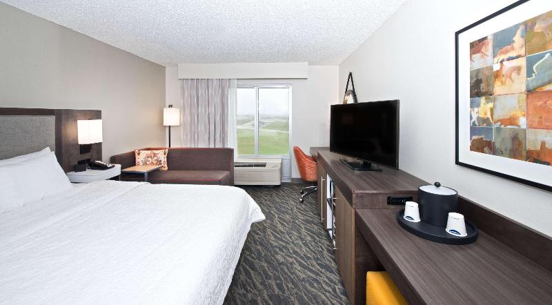 Hampton Inn & Suites N. Ft. Worth-Alliance Airport image