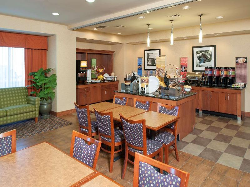 Hampton Inn Macomb image
