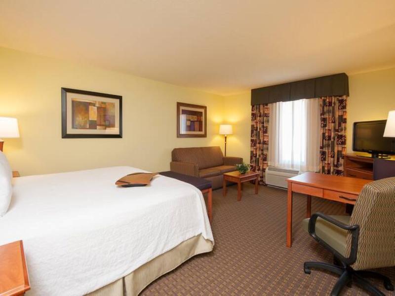 Hampton Inn Macomb image