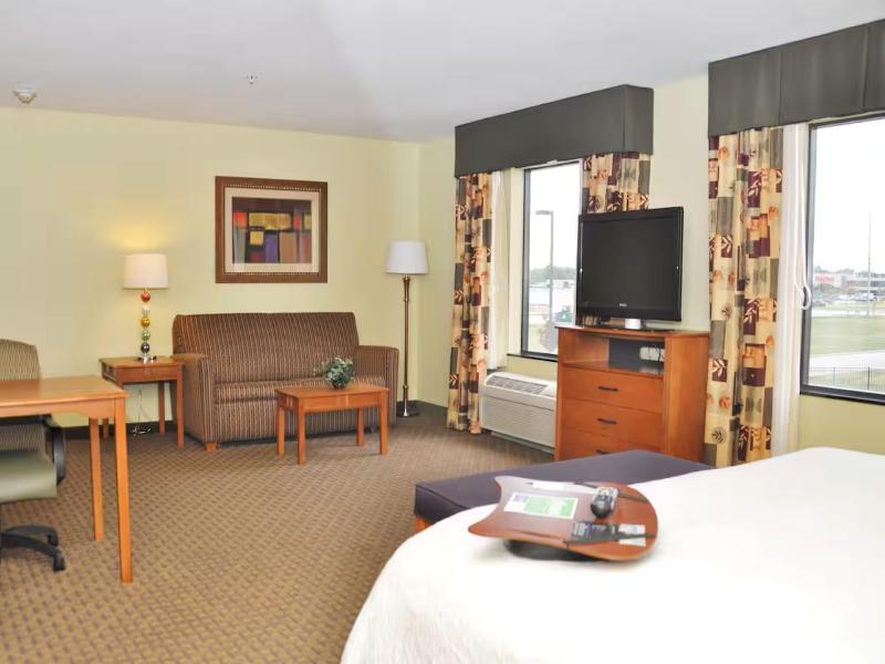 Hampton Inn Macomb image