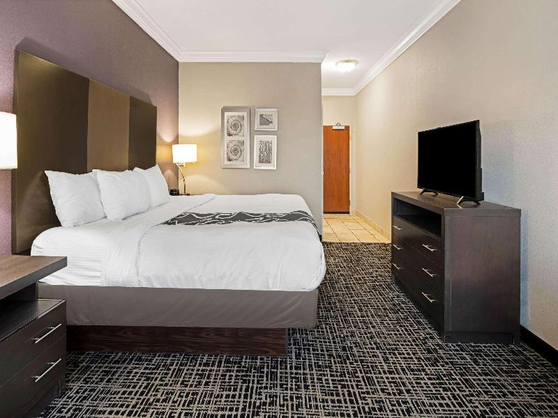 DOUBLE Accessible KING SIZE BED