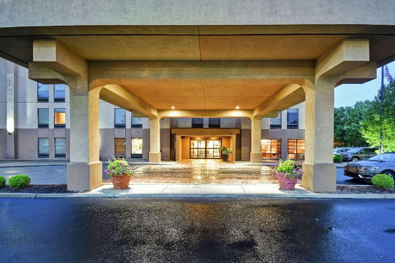 在meiguo.com看到的Hampton Inn Louisville-Airport的介绍图片