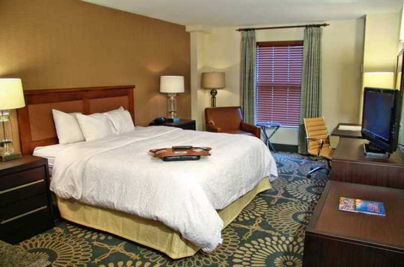 Hampton Inn AND Suites Austin-Downtown