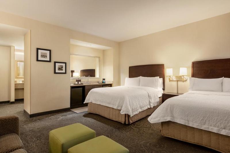 Hampton Inn & Suites Baltimore Inner Harbor image