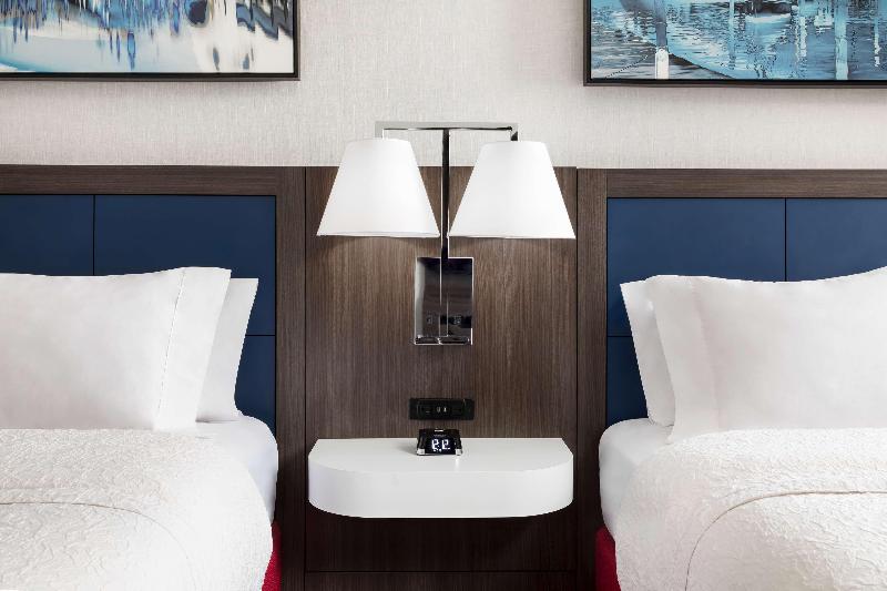 Hampton Inn & Suites Baltimore Inner Harbor image