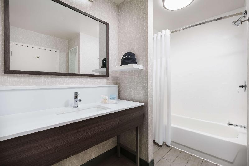 Hampton Inn & Suites Baltimore Inner Harbor image