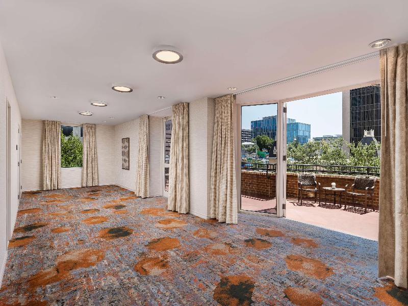 Doubletree Suites Hilton Austin Downtown Capitol image