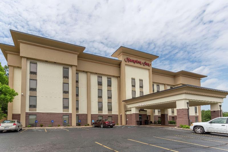 Hampton Inn Jefferson City At The Capital Mall image
