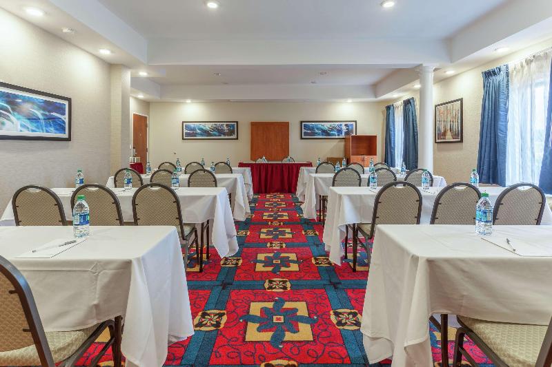 Hampton Inn Jefferson City At The Capital Mall image